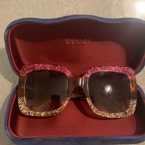 Gucci Fuchsia Square Sunglasses. 100% authentic